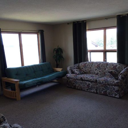 Pickle Lake Hotel Bagian luar foto